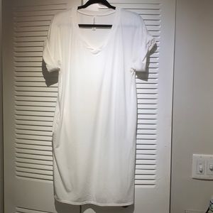 Cream dress with cuffed sleeves and pockets. Size M